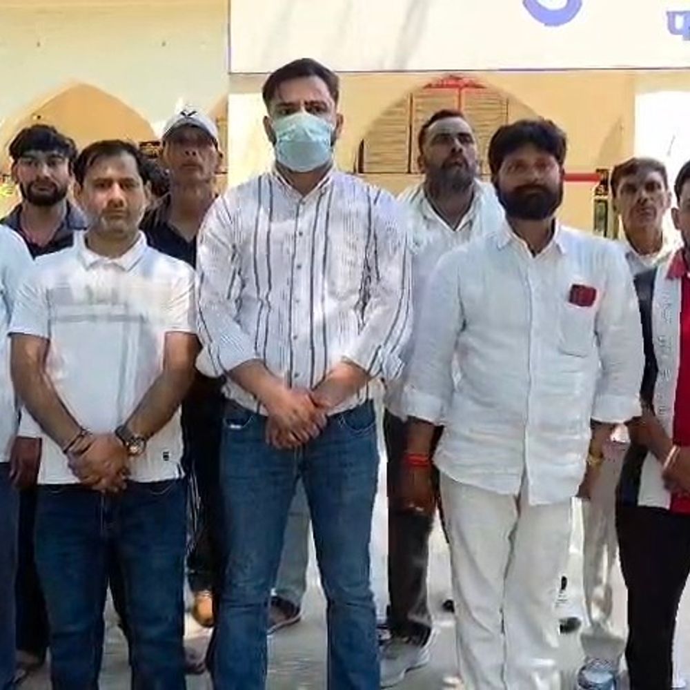 मुजफ्फरनगर में एसएसपी कार्यालय पर प्रदर्शन:एक महीने पुराने विवाद में पुलिस पर एकतरफा कार्रवाई का आरोप