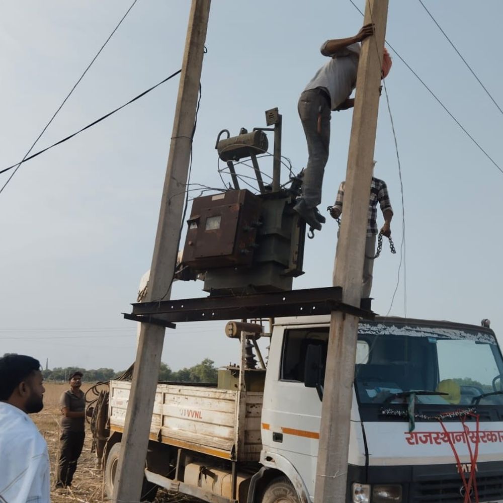 धौलपुर में बिजली चोरों पर डिस्कॉम का बड़ा एक्शन:  119 केस दर्ज, 28 लाख का लगाया जुर्माना; 5 ट्रांसफॉर्मर उतारे – Dholpur News