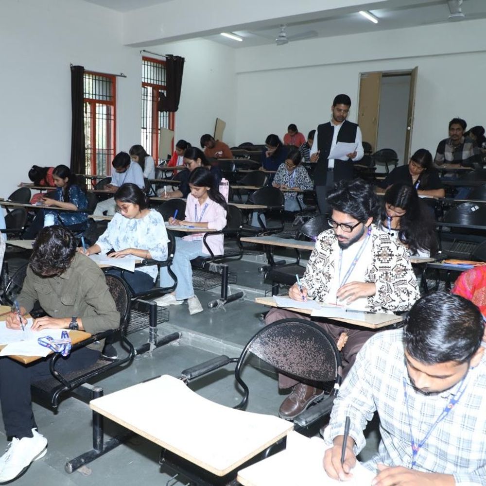 CSJMU कैंपस में शानिवार से सम सेमेस्टर परीक्षाएं:14 हजार छात्र होंगे शामिल; 75% अटेंडेंस जरूरी, स्मार्ट वॉच और ईयरबड्स पर बैन
