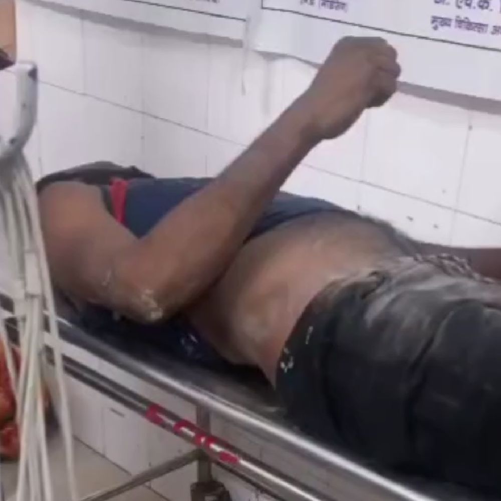 देवरिया में युवक की करंट लगने से मौत:घर में पंखा लगाते समय हादसा, बेहोश होकर नीचे गिरा