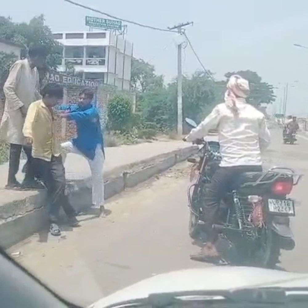 फतेहपुर में युवक को पटककर लात-घूंसों से पीटा:पुलिस ने आरोपियों की पहचान करने में जुटी, कार्रवाई का दिया आश्वासन
