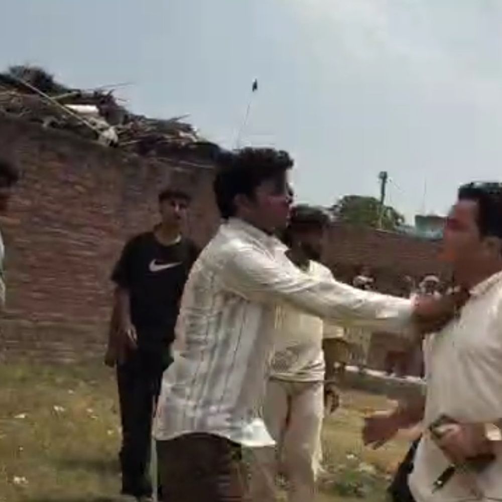 रामपुर में जमीनी विवाद पर दो पक्ष भिड़े:मारपीट में बुजुर्ग महिला घायल, पुलिस वीडियो खंगाल रही
