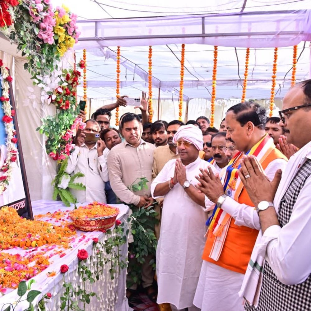 डिप्टी सीएम ने विधायक के पिता को दी श्रद्धांजलि:प्रधान संघ ने पंचायत कार्यकाल बढ़ाने को लेकर सौंपा ज्ञापन
