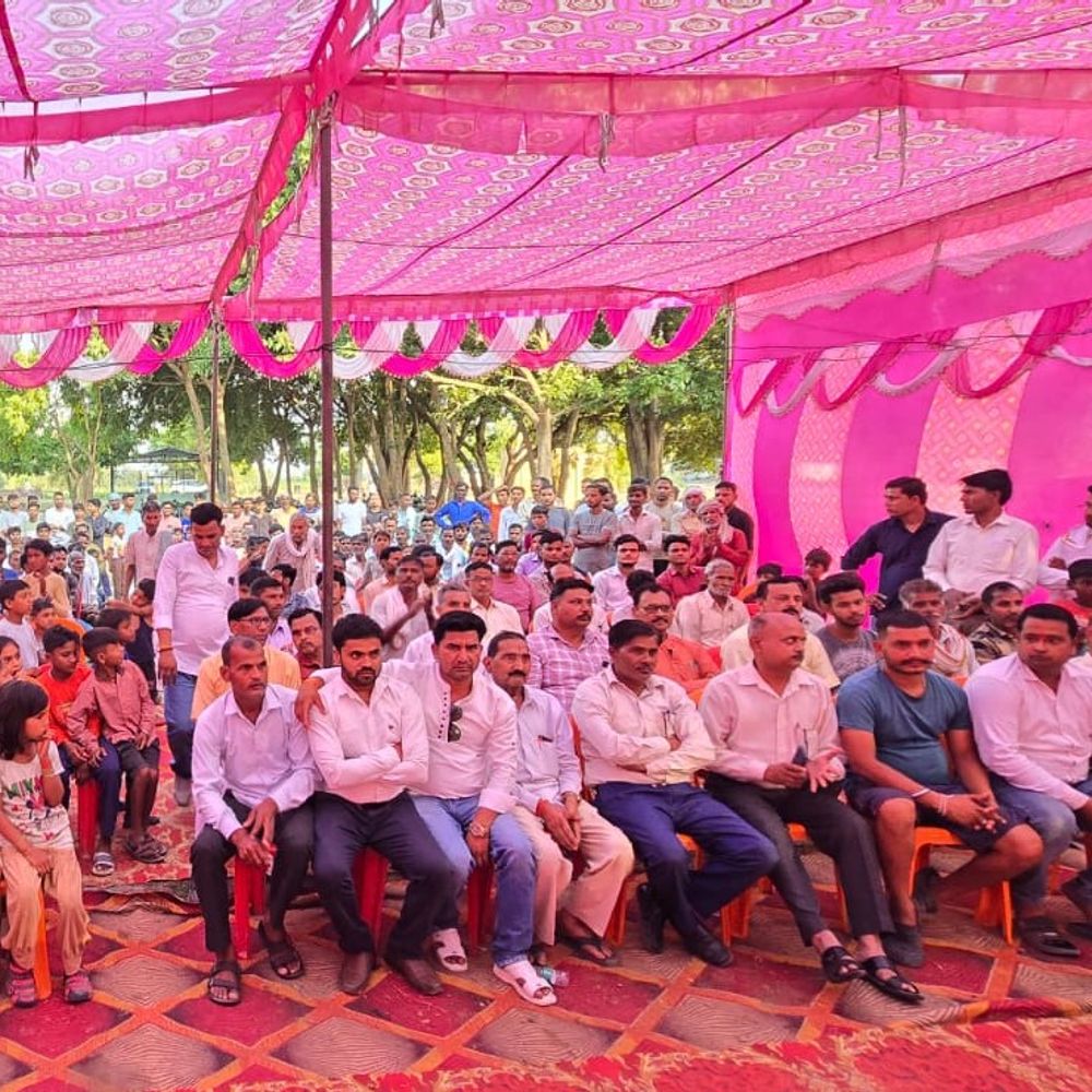 65 लाख के विकास कार्यों का लोकार्पण:बदायूं में शहर विधायक ने कल्लियां काजिमपुर और नाई ग्राम में श्मशान भूमि व संपर्क सड़कों का लोकार्पण किया