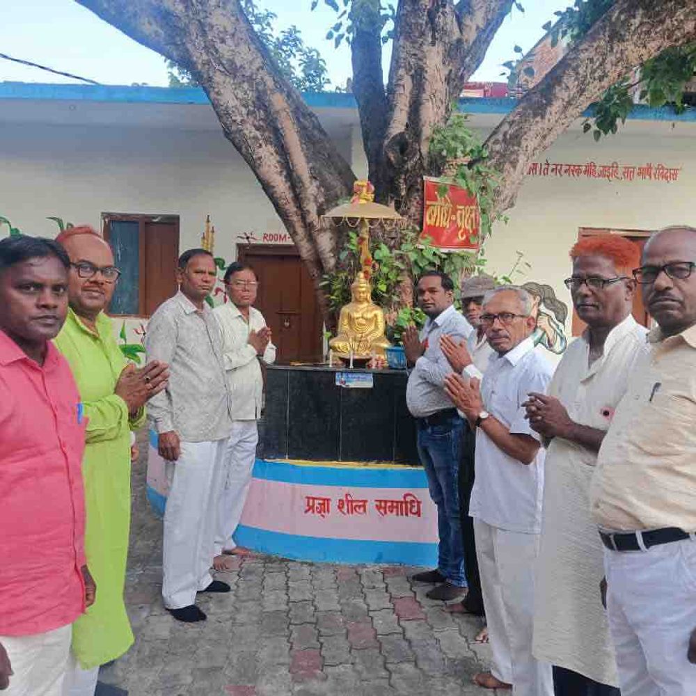 गोरखपुर में भगवान बुद्ध की 2570वीं जयंती मनाई गई:शांति और करुणा का दिया संदेश, बड़ी संख्या में लोग हुए शामिल