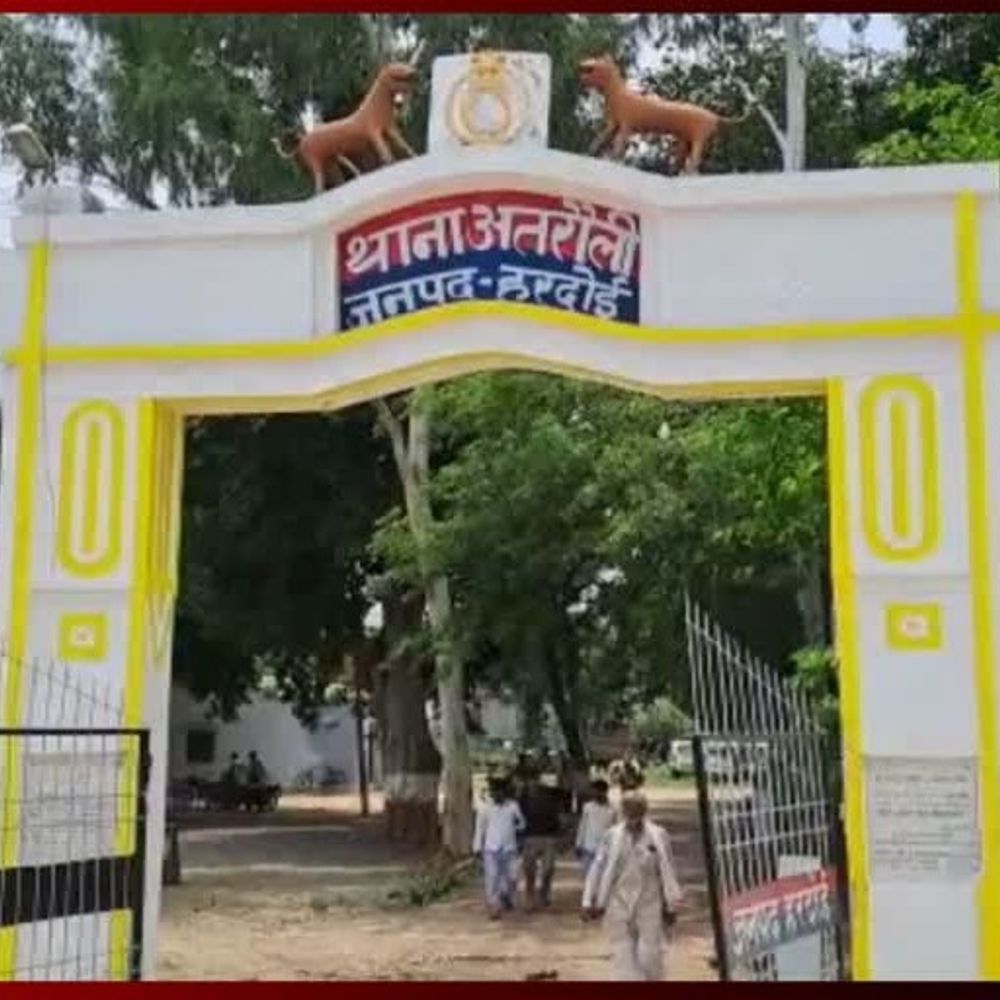 युवक पर किशोरी के अपहरण का आरोप:अतरौली में महिला ने एक माह बाद दर्ज कराया मुकदमा