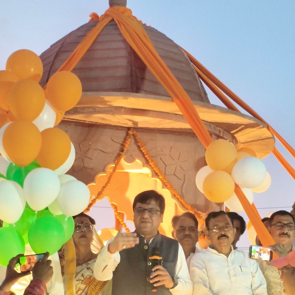 अब सिनेमा चौराहा नहीं भगवान गौतम बुद्ध चौक कहलाएगा:आबकारी मंत्री नितिन अग्रवाल ने गौतम बुद्ध प्रतिमा का अनावरण किया