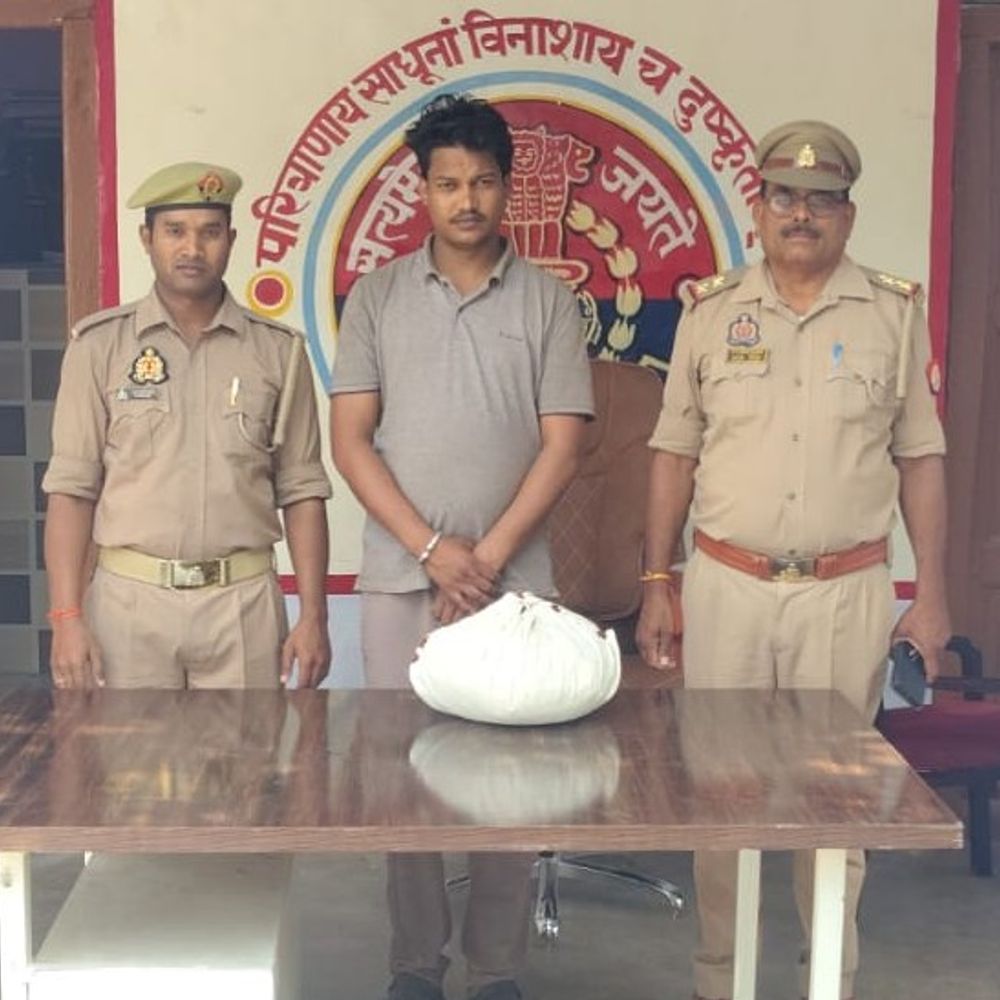 ललितपुर पुलिस ने गांजा तस्कर को दबोचा:आरोपी से 1 किलो गांजा बरामद, भागने पर घेराबंदी कर पकड़ा