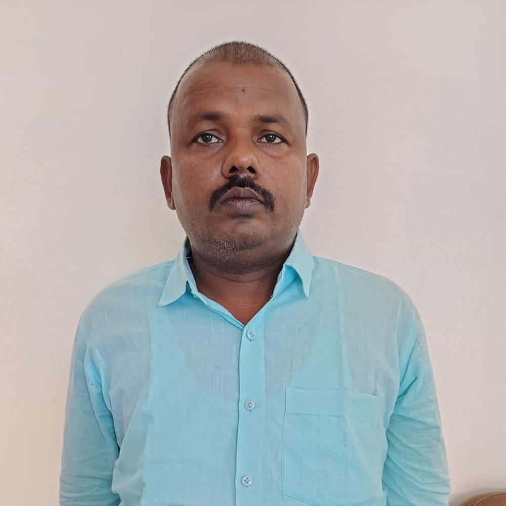 रिश्वतखोर ग्राम पंचायत सचिव को डीएम ने किया निलंबित:गोंडा में ग्राम विकास अधिकारी के खिलाफ जांच, 10 हजार रुपए रिश्वत लेते पकड़ा था