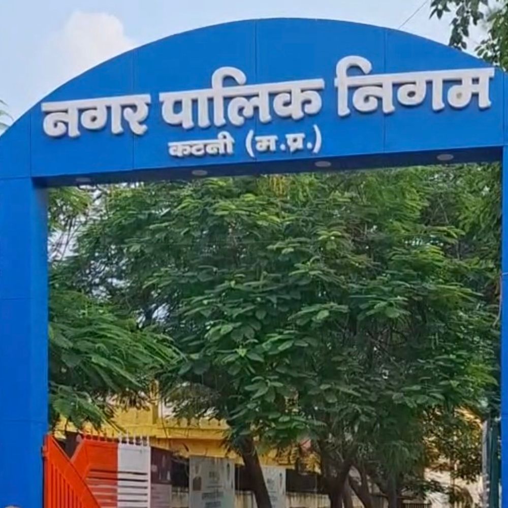 चार्जिंग स्टेशन न बनने से ई-बसों की योजना अटकी:दो साल बाद भी सड़क पर नहीं उतरीं इलेक्ट्रिक बसें; आयुक्त बोले-जून तक संचालन शुरू