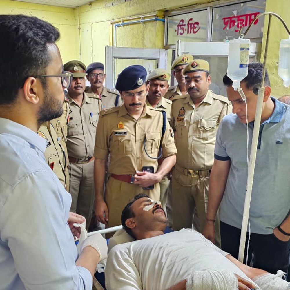 ट्रैफिक सिपाही पर धारदार हथियार से हमला:प्रतापगढ़ में वाहन चेकिंग के दौरान हुई घटना, आरोपी हिरासत में