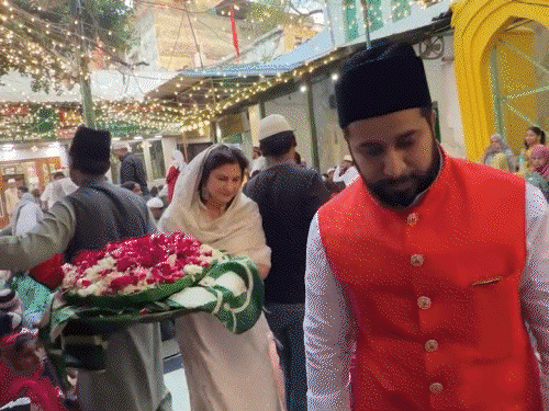 कुनिका सदानंद ने दरगाह वाले वीडियो पर रिएक्ट किया:  भागवत कथा में जाने का वीडियो शेयर कर कहा- मजार, मंदिर, चर्च, गुरुद्वारे सभी जगह जाती हूं