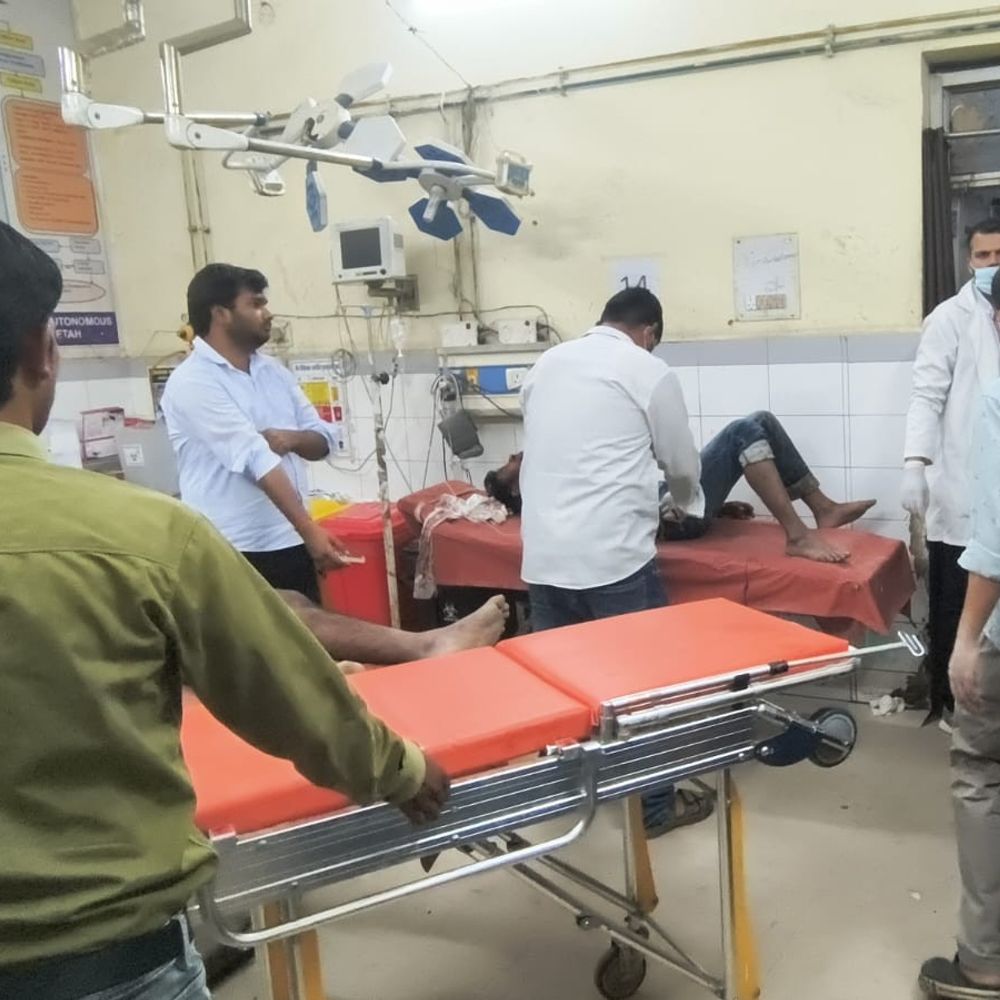 एटा में मामूली विवाद पर दो पक्षों में संघर्ष:6 लोग घायल, पुलिस ने घायलों का मेडिकल परीक्षण कराया