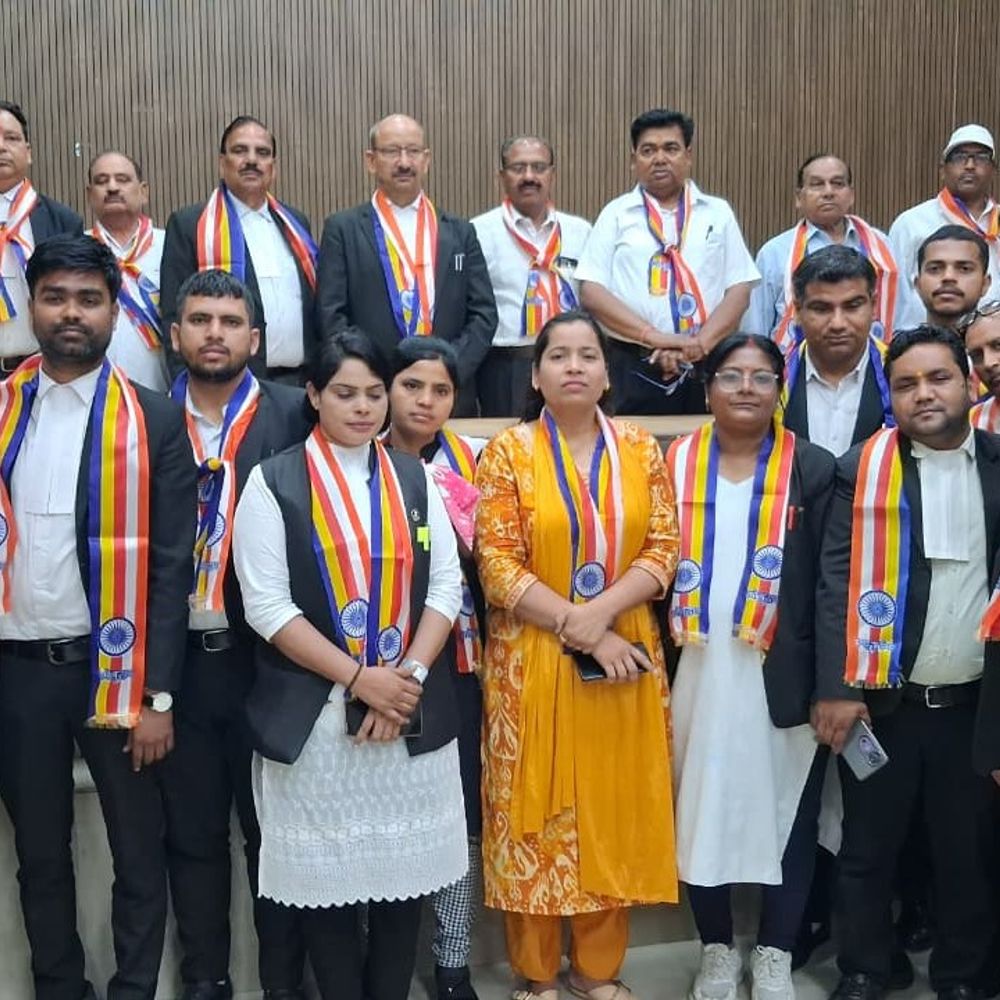 इटावा बार एसोसिएशन ने बुद्ध पूर्णिमा पर विशेष कार्यक्रम किया:वरिष्ठ अधिवक्ताओं का सम्मान; बुद्ध के संदेशों पर चलने की अपील