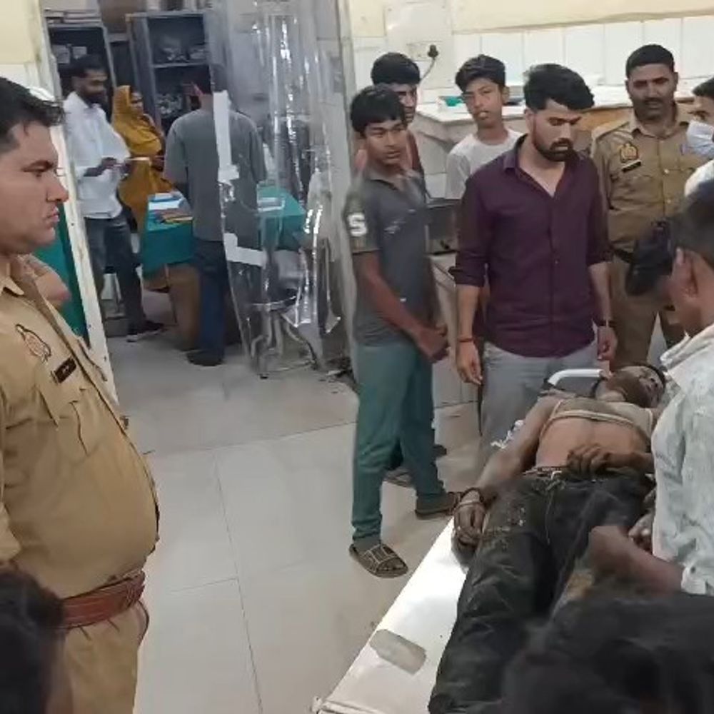 सीतापुर में युवक का शव पेड़ से लटका मिला:गांव के बाहर लोगों ने देखा, परिजनों ने पुरानी रंजिश में हत्या का आरोप लगाया