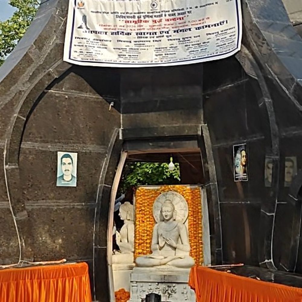 लखनऊ में बुद्ध पूर्णिमा श्रद्धा और उत्साह से मनाई गई:परिवर्तन चौराहा पर त्रिविध पावनी बुद्ध पूर्णिमा का आयोजन