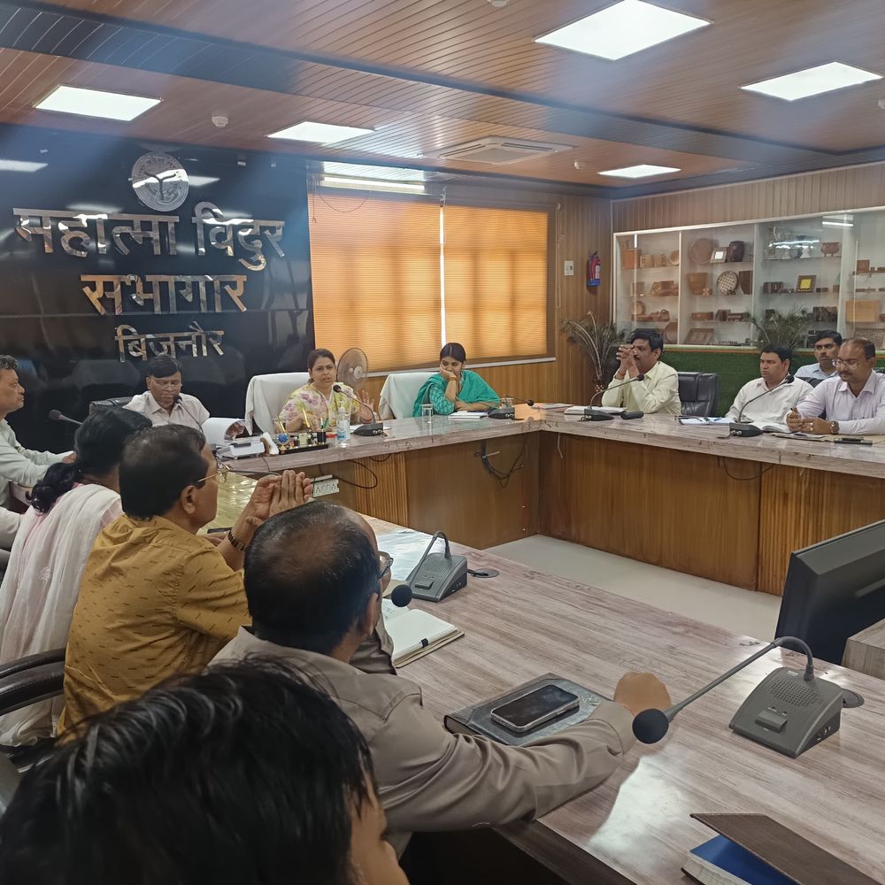 बिजनौर डीएम ने गौशालाओं के लिए दिए निर्देश:भीषण गर्मी से बचाव के लिए पानी छिड़काव के लिए कहा, CCTV अनिवार्य