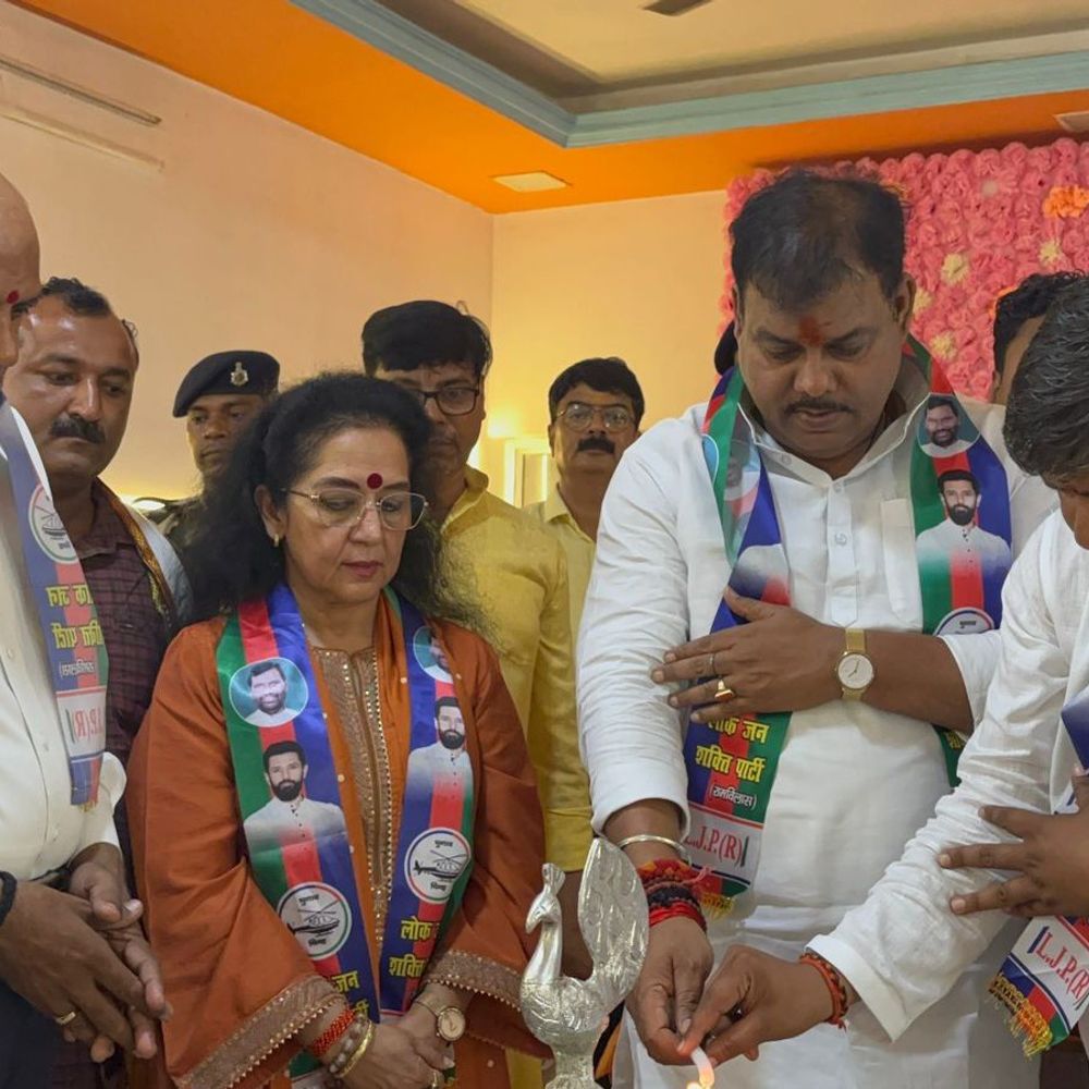 लोजपा की बैठक में डॉ. अलका राय मंच पर दिखीं:मुख्तार अंसारी की मुंहबोली बहन की मौजूदगी से सियासी हलचल