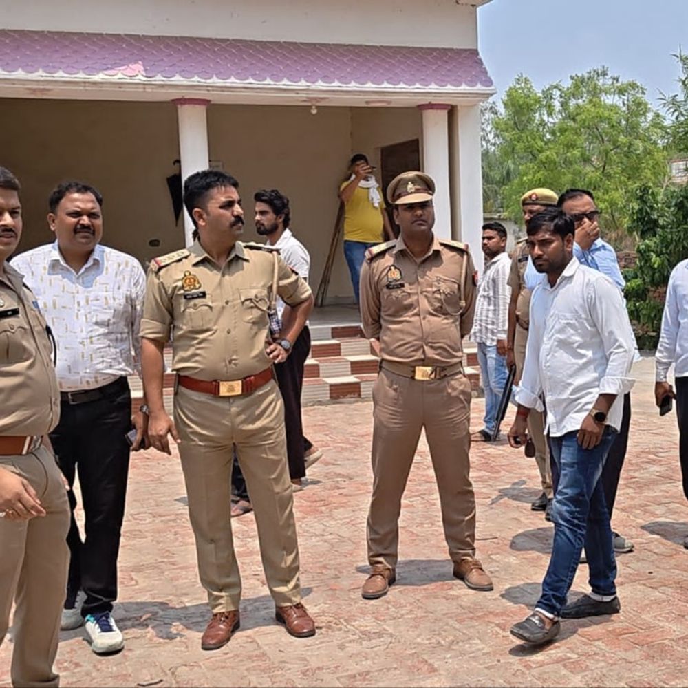 कोडीन माफिया की 50 लाख से अधिक की संपत्ति जब्त:आजमगढ़ जिला प्रशासन की संयुक्त कार्रवाई, लखनऊ का फ्लैट भी शामिल
