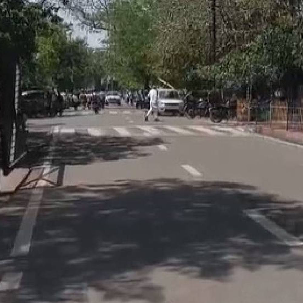 नोएडा में तेज धूप 40 डिग्री तक जाएगा तापमान:दोपहर बाद बदल सकता है मौसम, आंधी चलने के आसार, लोगों को थोड़ी राहत