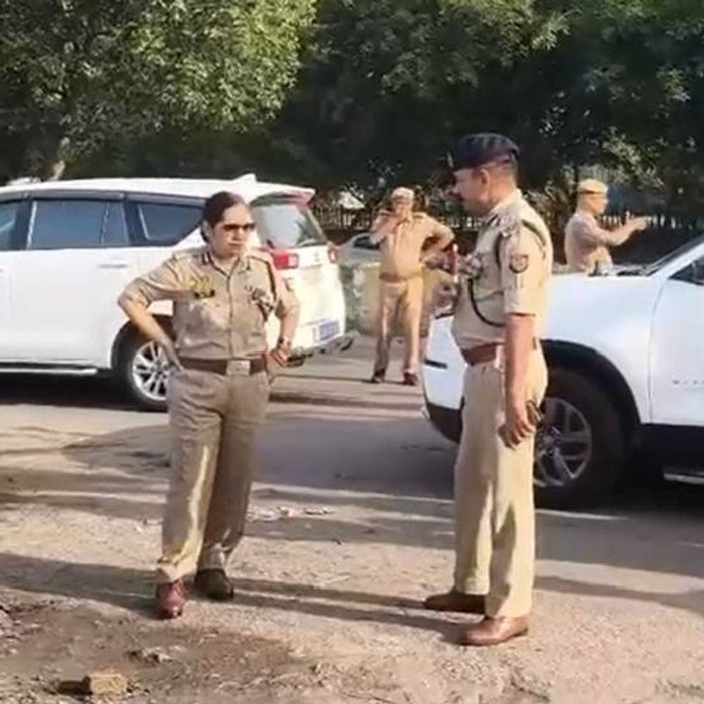 मजदूर दिवस पर नोएडा में सख्त पहरा:पुलिस कर रही पेट्रोलिंग, ड्रोन से रखी जा रही नजर, कंट्रोल रूम से निगरानी