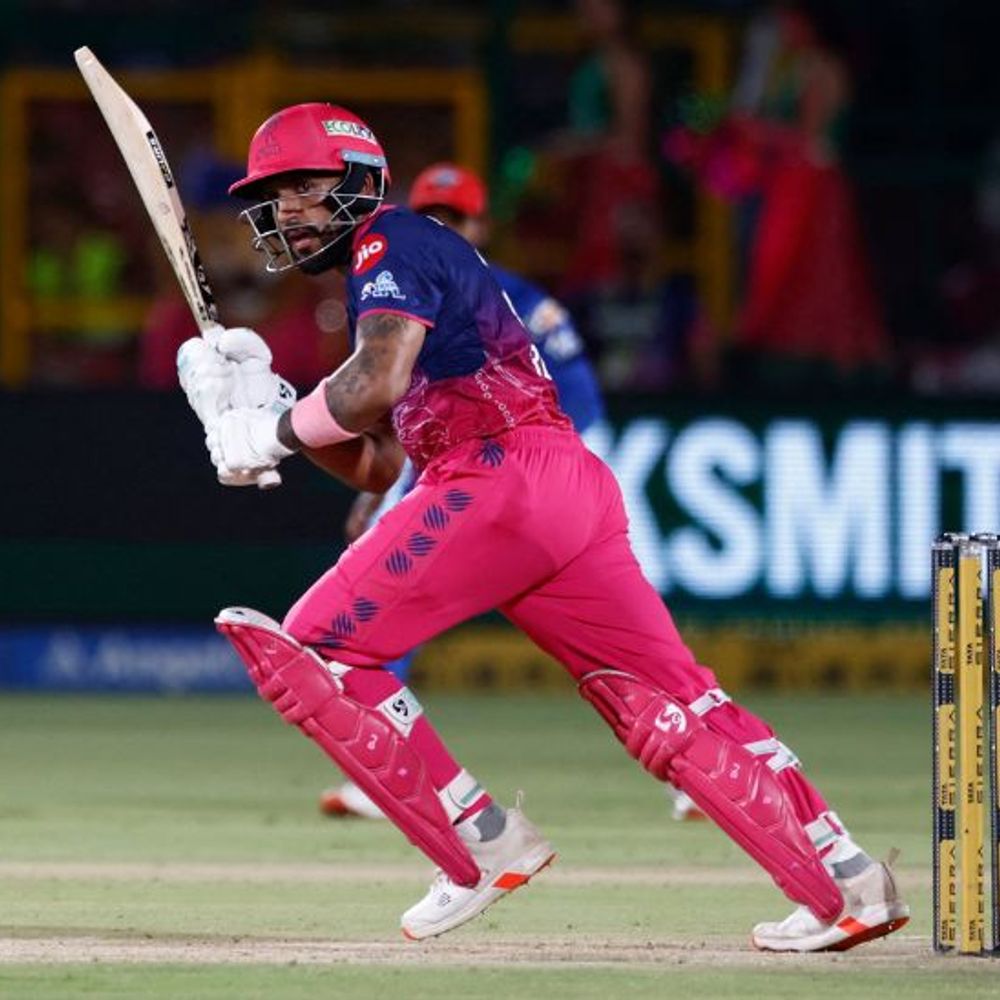 IPL में राजस्थान Vs दिल्ली:5 ओवर में रॉयल्स का स्कोर 36/2; स्टार्क ने जायसवाल, जैमिसन ने सूर्यवंशी को पवेलियन भेजा