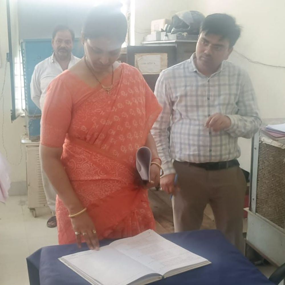 बिन्दकी तहसील का डीएम ने निरीक्षण किया:बड़े बकायेदारों की फाइलों के रखरखाव में कमी पर तहसीलदार का वेतन रोका
