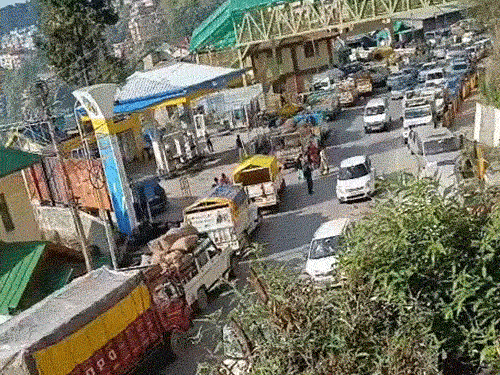 राष्ट्रपति के लौटते ही शिमला में ट्रैफिक जाम:  ढली से समिट्री टनल तक लगी वाहनों की कतारें; स्कूली बच्चे और लोग हुए परेशान – Shimla News
