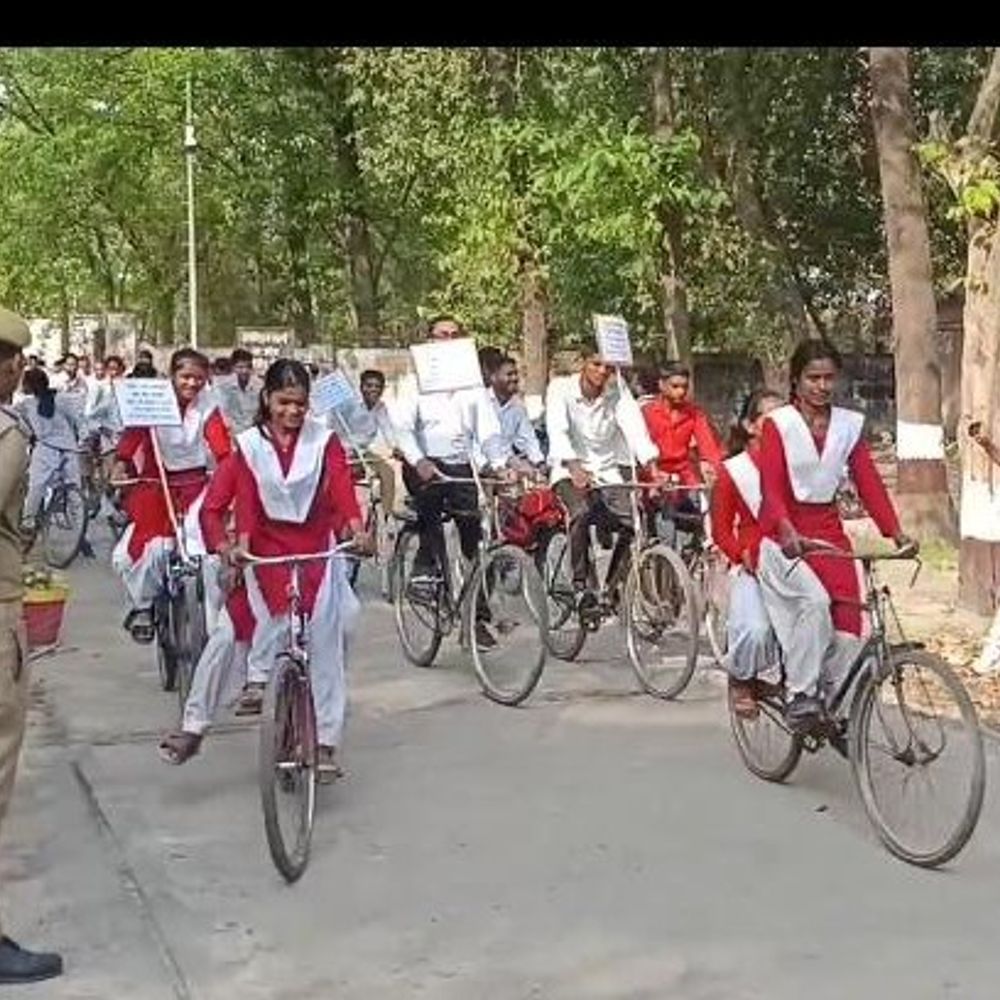 अंबेडकरनगर में राष्ट्रीय लोक अदालत जागरूकता रैली निकली:जनपद न्यायाधीश ने 9 मई 2026 की सफलता के लिए किया रवाना