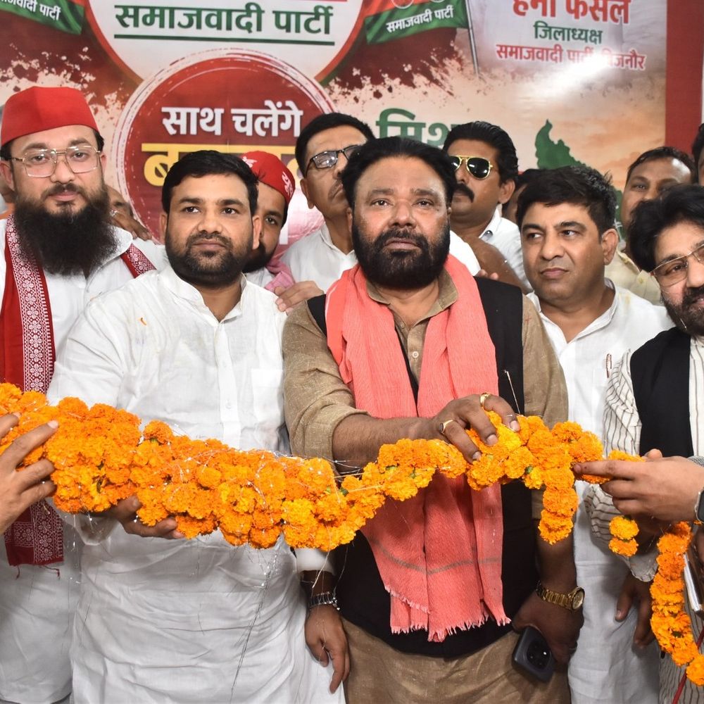 सपा की विचारधारा को हर बूथ तक पहुंचाया जाएगा:सपा प्रदेश सचिव राशिद राईन का बिजनौर में स्वागत, कार्यकर्ता और जनप्रतिनिधि रहे मौजूद