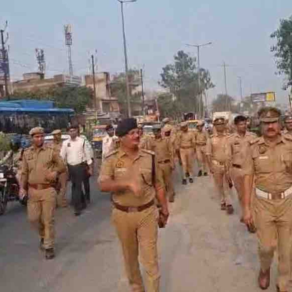 शालीमार गार्डन में अतिक्रमण हटा:पुलिस ने सड़क-फुटपाथ खाली कराए, लोगों को मिली राहत