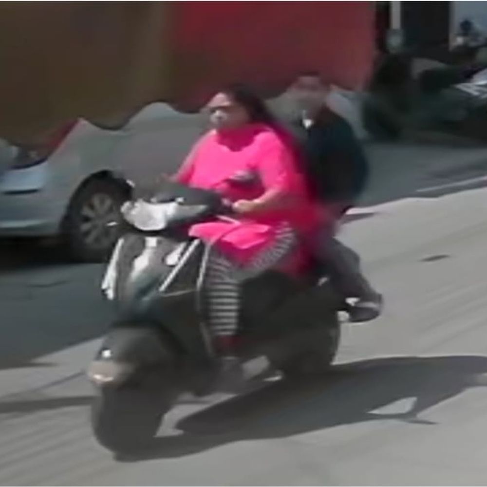 किशोर लापता, महिला पर नहर में फेंकने का आरोप:सहारनपुर में पुलिस और गोताखोर कर रहे तलाश