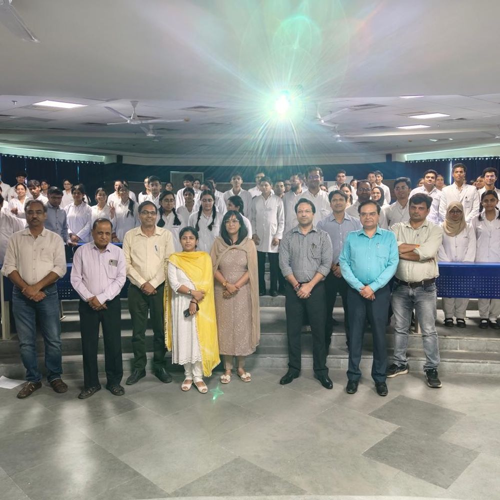 बिजनौर मेडिकल कॉलेज में गुजरात स्थापना दिवस मनाया गया:सांस्कृतिक कार्यक्रम में छात्रों ने दी मनमोहक प्रस्तुतियां