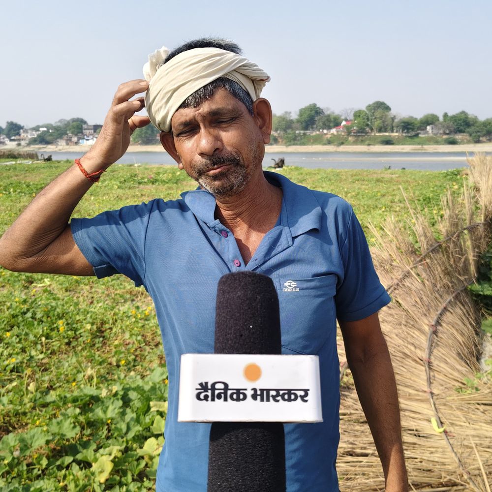 उन्नाव में गंगा की रेती पर फसलें बर्बाद:बारिश-ओलावृष्टि से किसानों को लाखों का नुकसान, मदद की गुहार
