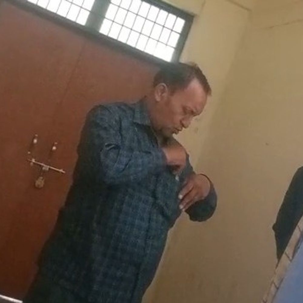 कुशीनगर में कानूनगो का रिश्वत लेते वीडियो आया सामने:35 सेकंड का वीडियो पोस्ट किया गया, एसडीएम ने दिए जांच के आदेश