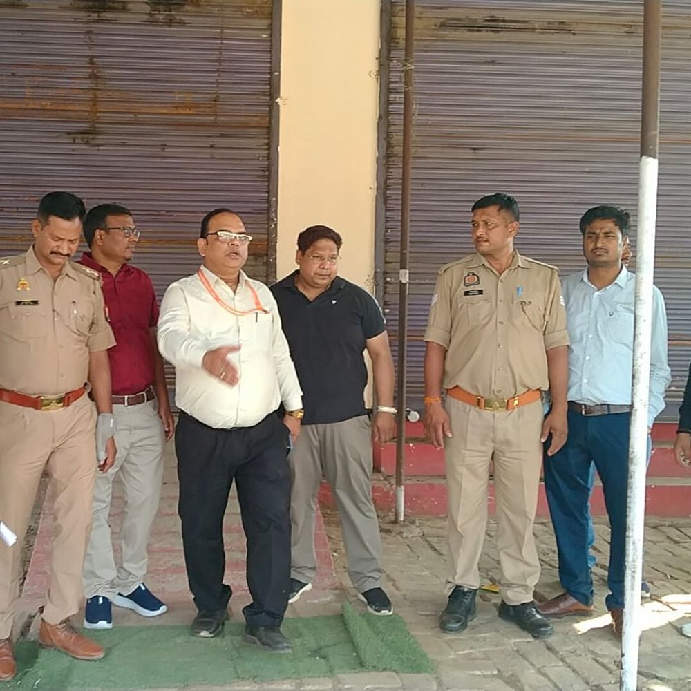 डिलीवरी के बाद महिला के पेट में सर्जिकल स्पंज छोड़ा:बलरामपुर में मिडवे अस्पताल सील, लापरवाही की पुष्टि
