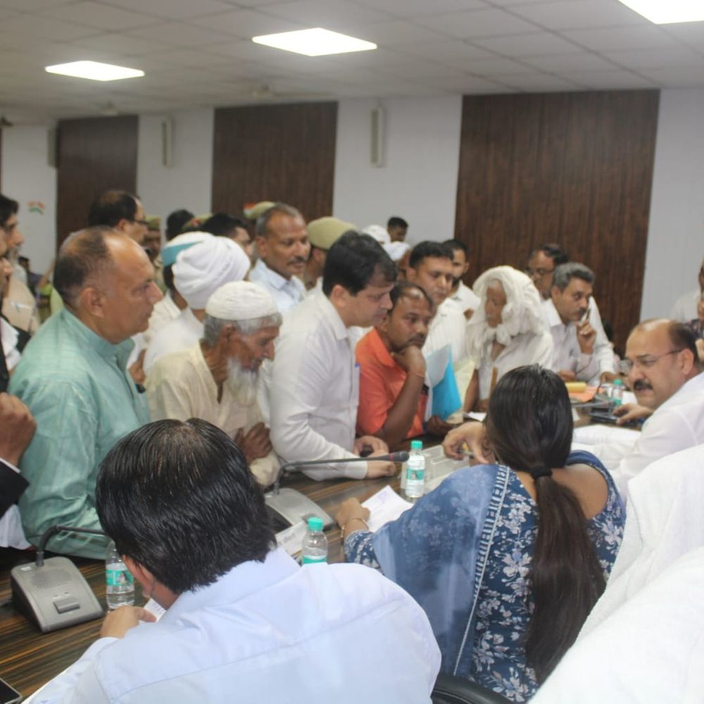 सरधना में संपूर्ण समाधान दिवस, 96 शिकायतें मिलीं:DM ने कहा- जन शिकायतों का निस्तारण प्रदेश सरकार की प्राथमिकता
