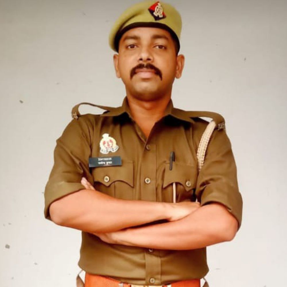 फतेहपुर के इंस्पेक्टर का लखनऊ में सुसाइड:बहन बोली- एक लड़की से शादी करना चाहता था, आखिरी बार वीडियो कॉल पर हुई थी बात