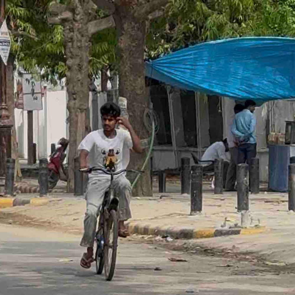 गोरखपुर में तेज धूप के बीच ठंडी हवाओं से राहत:तापमान 34 डिग्री तक पहुंचने का अनुमान, कल से बारिश- आंधी के आसार