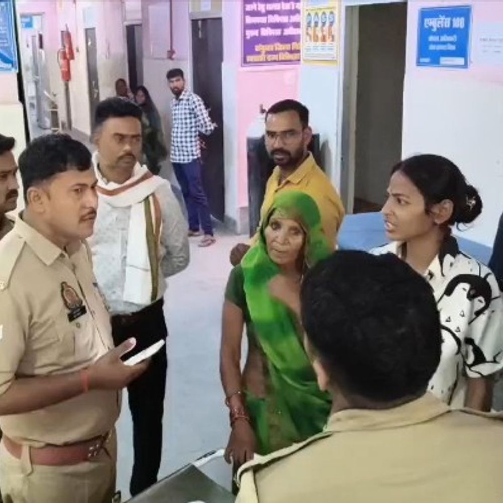 कौशांबी जिला अस्पताल में मरीज की मौत:परिजनों ने डॉक्टरों पर गलत इंजेक्शन लगाने का आरोप लगाया, जमकर किया हंगामा