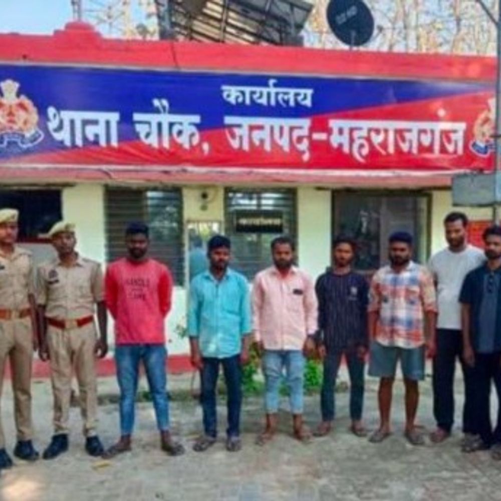 महराजगंज में बिना अनुमति अंबेडकर प्रतिमा स्थापित करने का प्रयास:पुलिस ने 8 लोगों को गिरफ्तार कर प्रतिमा वापस कराई