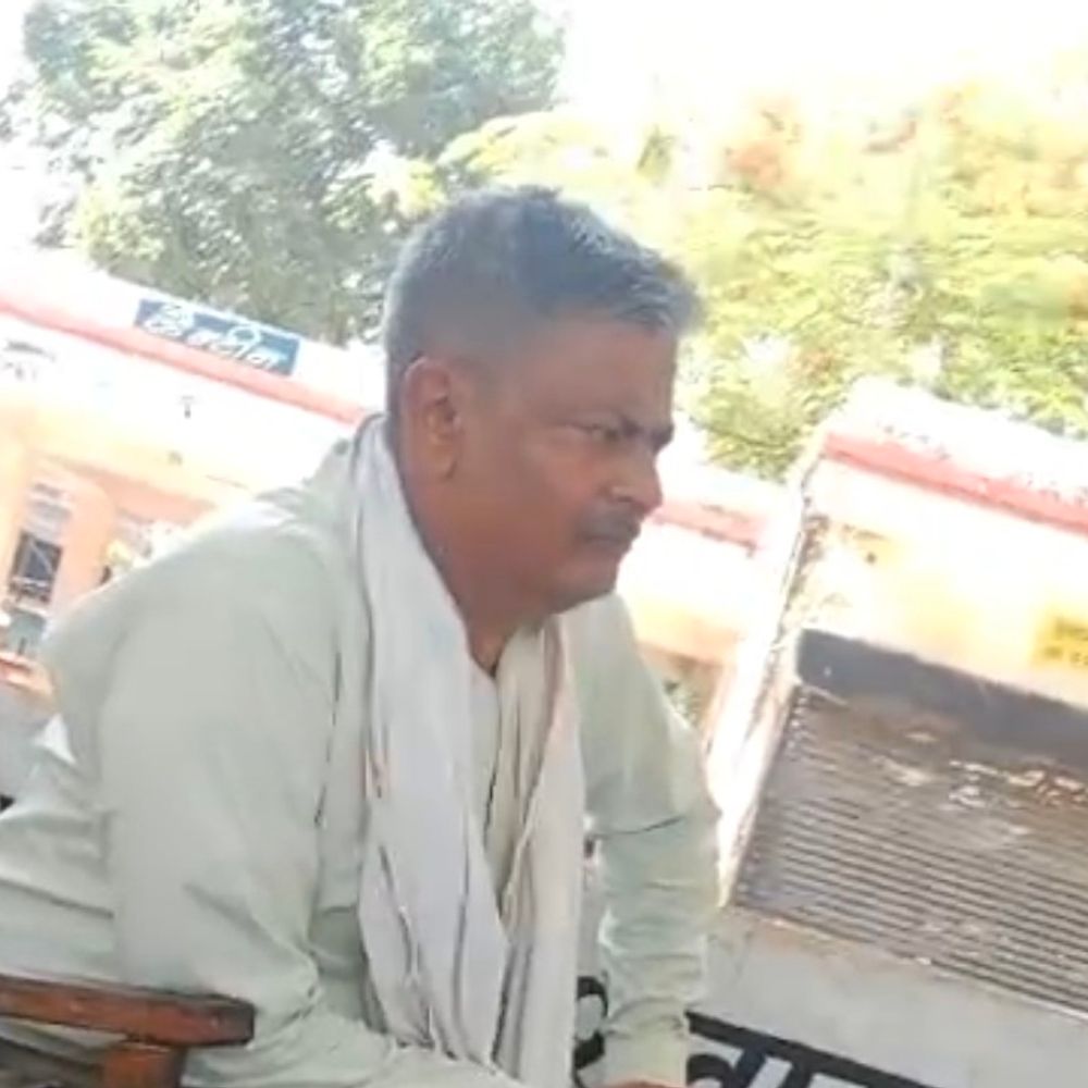 ललितपुर में रिश्वत मांगते लेखपाल का VIDEO:15 हजार मांगने पर निलंबित, एसडीएम ने तहसीलदार को सौंपी जांच