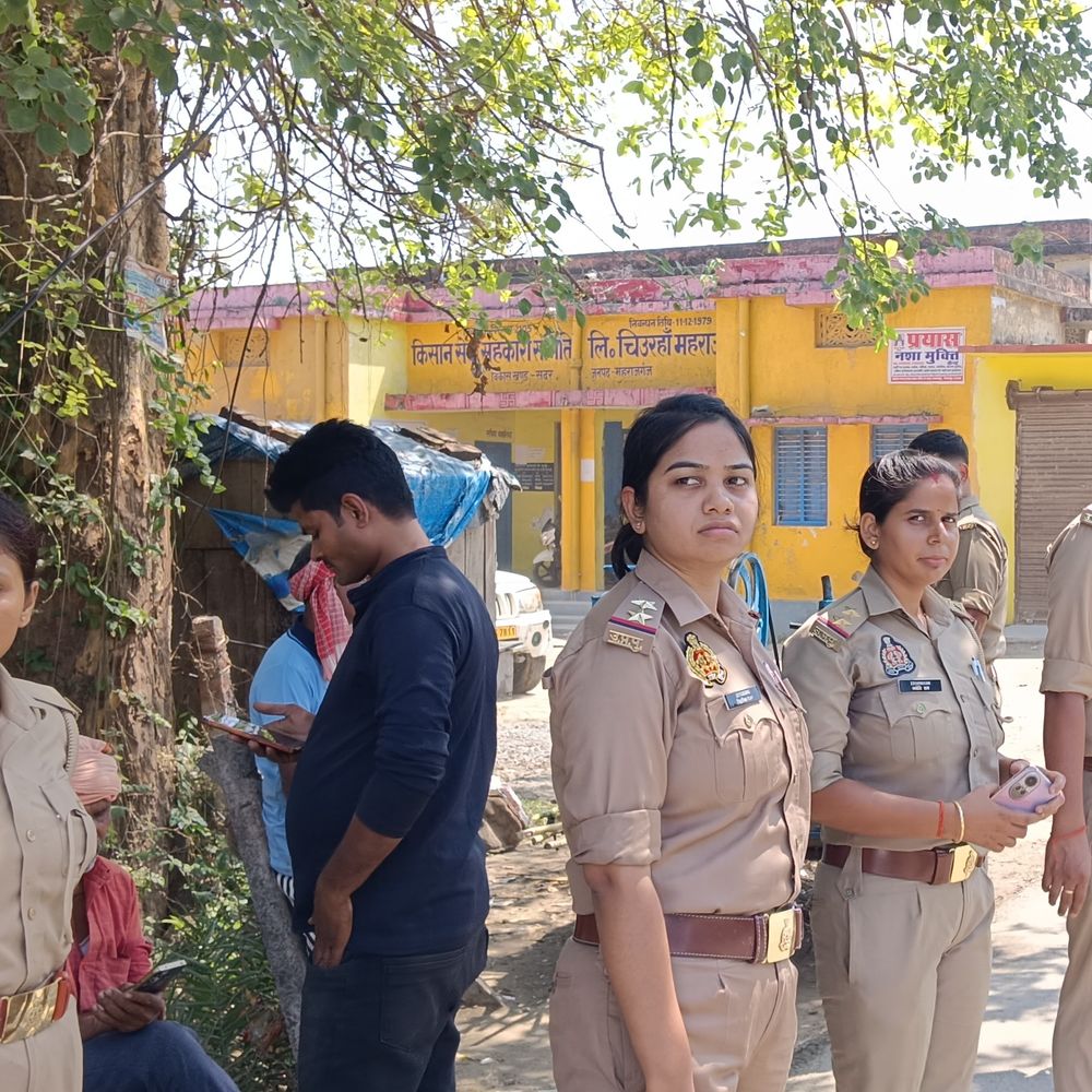 मिशन शक्ति अभियान, महिलाओं-बालिकाओं को किया जागरूक:महराजगंज में सुरक्षा, अधिकारों और सरकारी योजनाओं की दी गई जानकारी