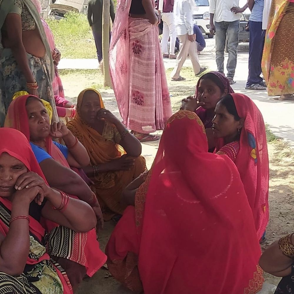 हरदोई में किसान ने फांसी लगाकर जान दी:बाग में गमछे से लटकता मिला शव, पत्नी की मौत के बाद से परेशान रहता था