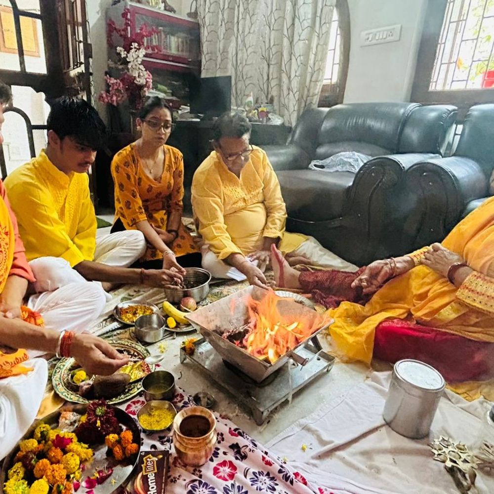 शांतिकुंज हरिद्वार का 'घर-घर गायत्री यज्ञ' अभियान:लखनऊ में हजारों परिवार ने किया यज्ञ, सकारात्मक ऊर्जा का संचार