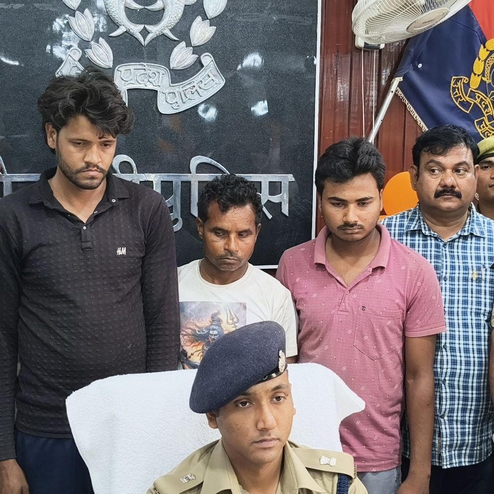 मैनपुरी पुलिस ने मारा छापा,12 बाइक बरामद:अलग-अलग जिलों से बाइक चुराकर मैकेनिक को बेचते थे चोर, तीन शातिर चोर गिरफ्तार