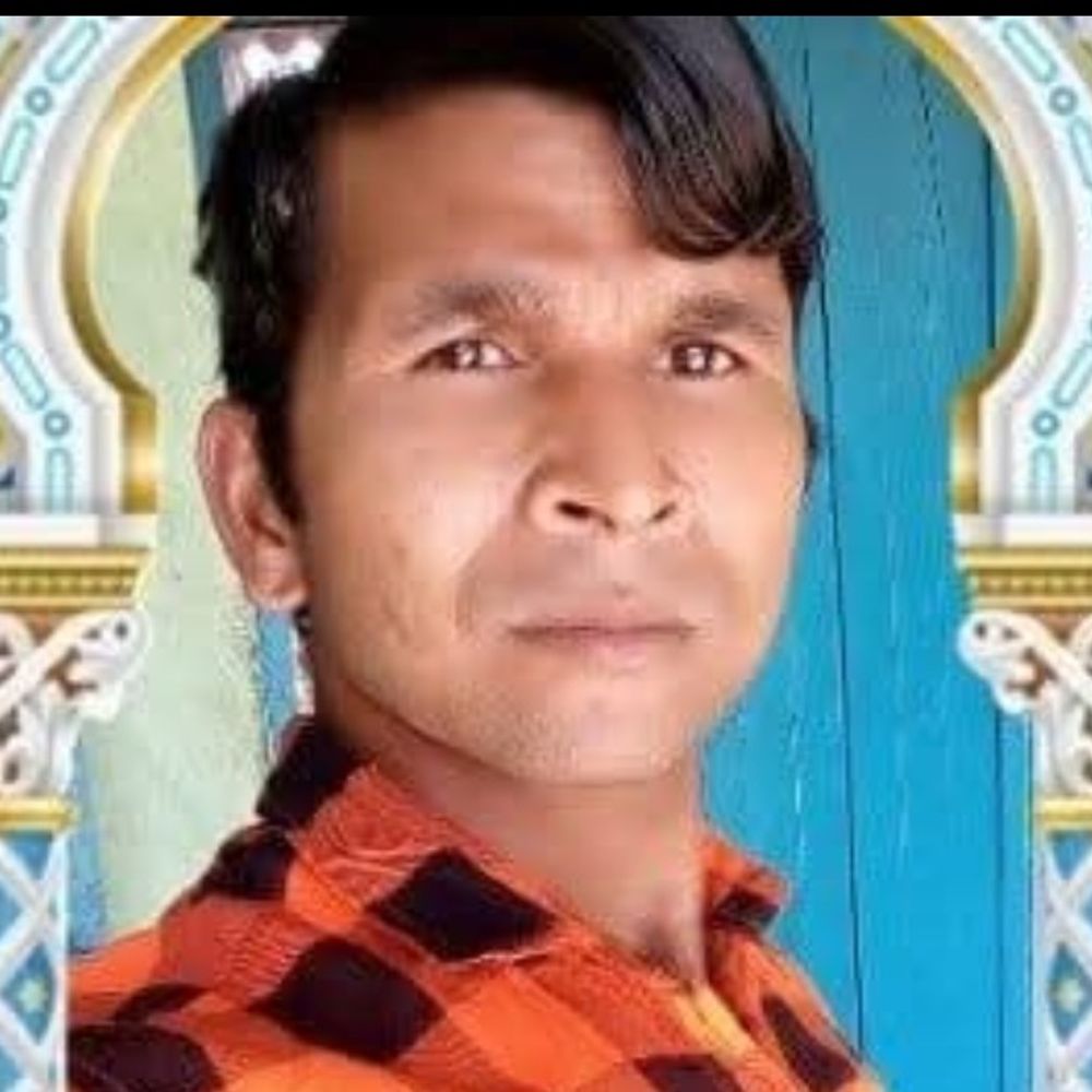 हाथरस में सड़क हादसे में युवक की मौत:ऑटो से उतरते समय बाइक ने टक्कर मारी, गलीचा फैक्ट्री में करता था काम