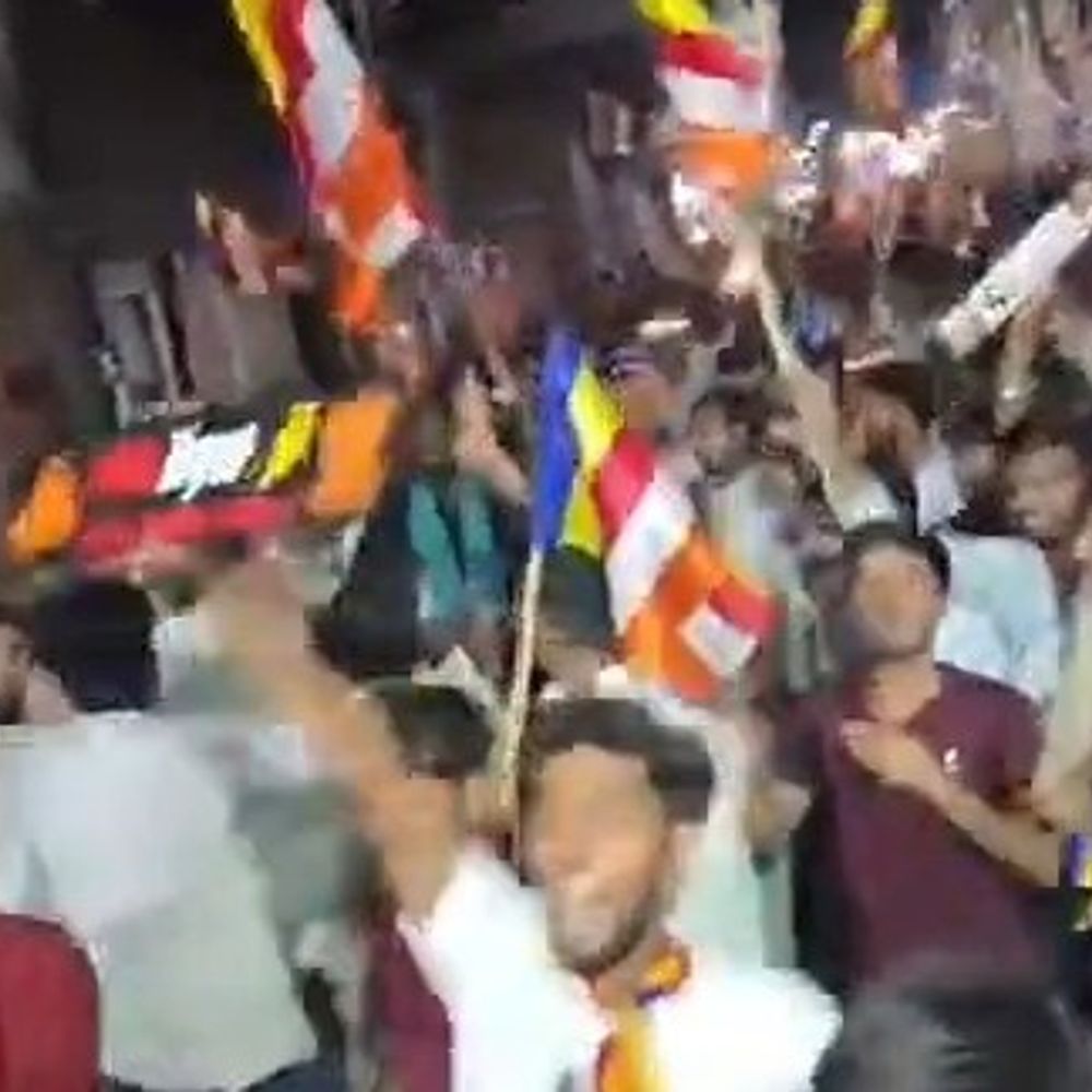 फर्रुखाबाद में बुद्ध पूर्णिमा पर शोभायात्रा:देर रात तक जगह-जगह स्वागत, आंबेडकर समेत कई महापुरुषों की झांकियां शामिल