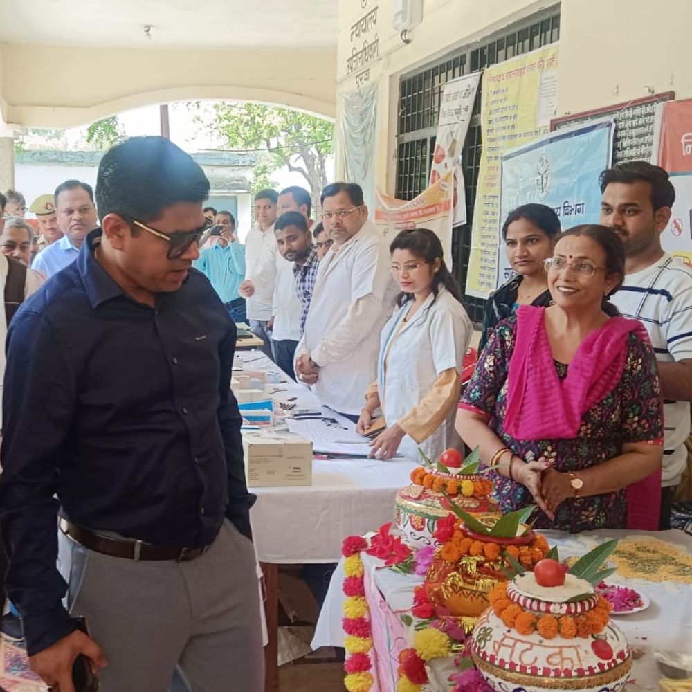 पुरवा समाधान दिवस में 99 में से 10 शिकायतें निपटीं:डीएम ने लापरवाही पर अधिकारियों को कार्रवाई की चेतावनी दी