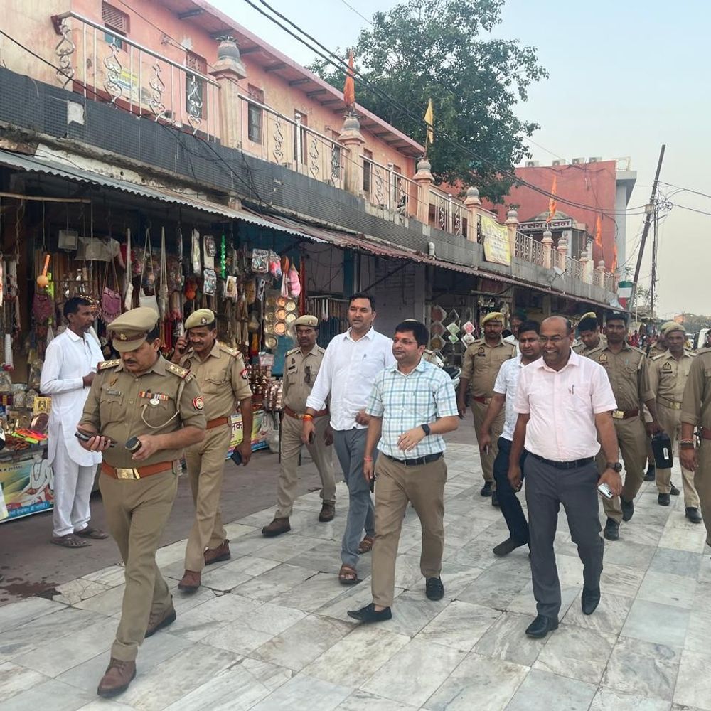 रामघाट पर प्रशासन सख्त, बिना लाइफ जैकेट नाव पर कार्रवाई:जबलपुर दुर्घटना के बाद श्रद्धालुओं की सुरक्षा के लिए चला अभियान